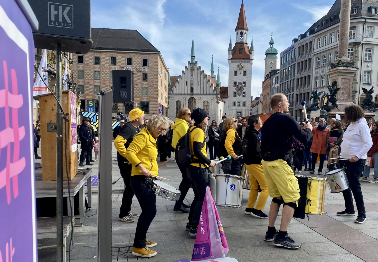 Trommelgruppe Drumadama auf dem Marienplatz