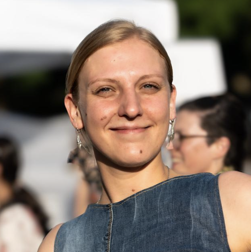 Zweck des Vereins frau-kunst-politik e.V. ist die Förderung der Gleichberechtigung von Frauen und Männern, die Förderung der Kunst und Kultur